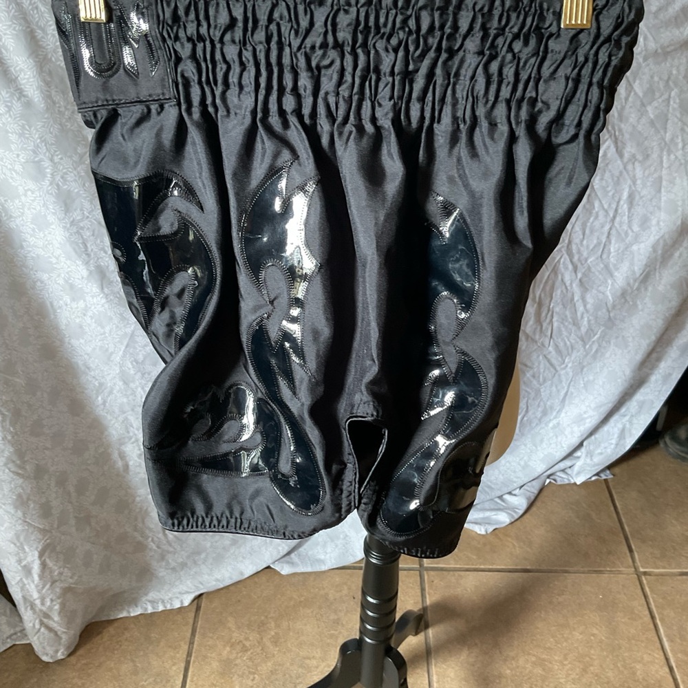 Venum Classic Muay Thai  Shorts - Picture 9 of 10